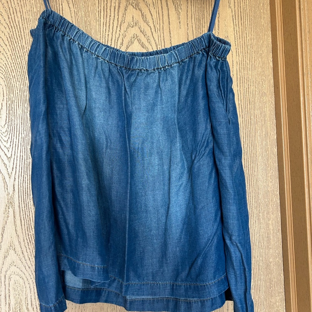 NWOT Off The Shoulder Top, Size M